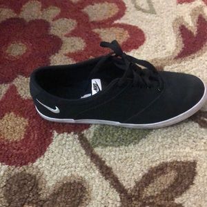 Nike Shoes - Nike Black sneakers Nike Shoes - Nike Black sneakers